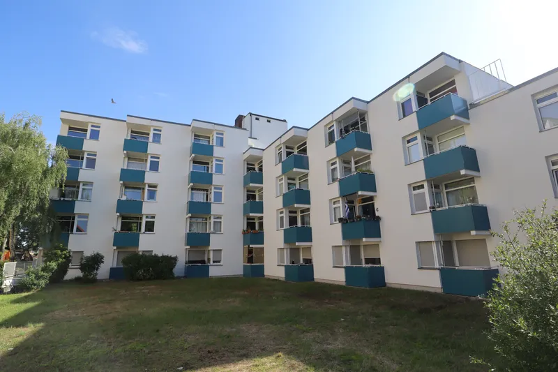 Wohnen im Westend! Helle und moderne Wohnung mit Einbauküche zu vermieten! — photo 1